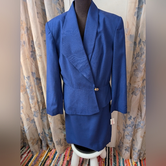 Elegant Blue Alfred Nipon 2 pc suit - Picture 1 of 14